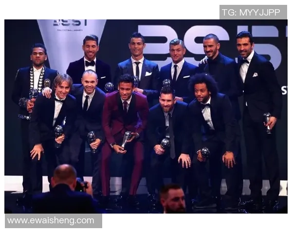 昔日足球巨星同框合影重温辉煌岁月与激情瞬间